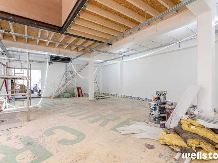 Au pied du métro Philippe Auguste et à proximité 