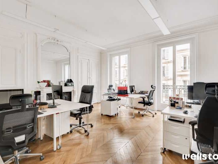 Située à toute proximité de la gare Saint Lazare 