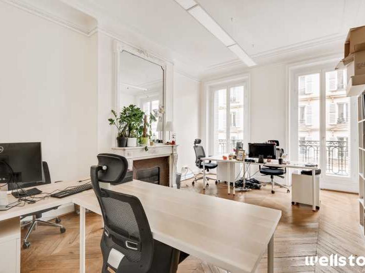 Située à toute proximité de la gare Saint Lazare 