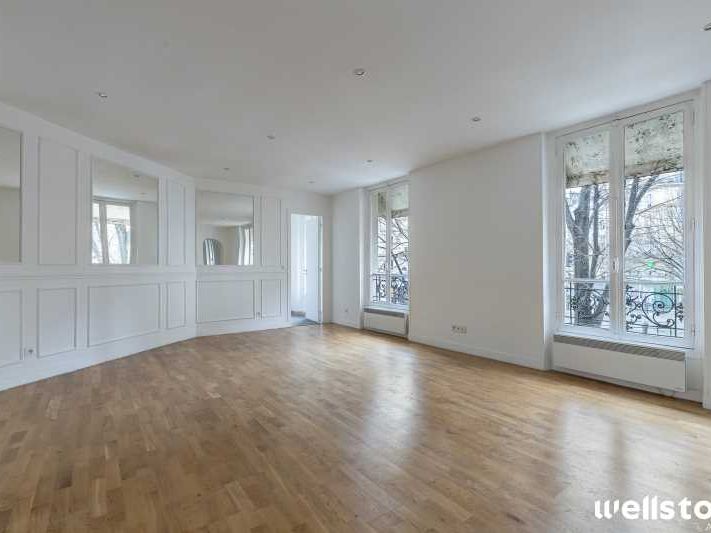 A deux pas de la Place de la République, entre le