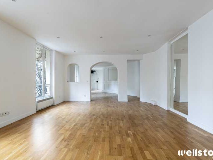 A deux pas de la Place de la République, entre le