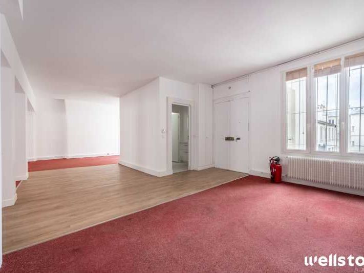 A proximité immédiate du métro République et Ober