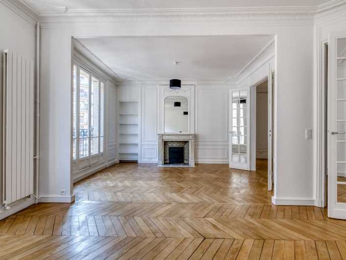 A proximité du Champ-de-Mars, métro La Motte - Pi