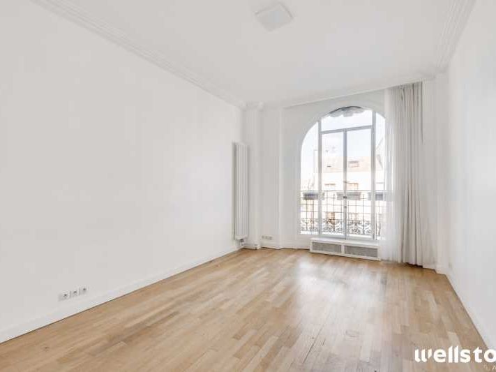 Dans un immeuble de très bon standing, Wellstone 