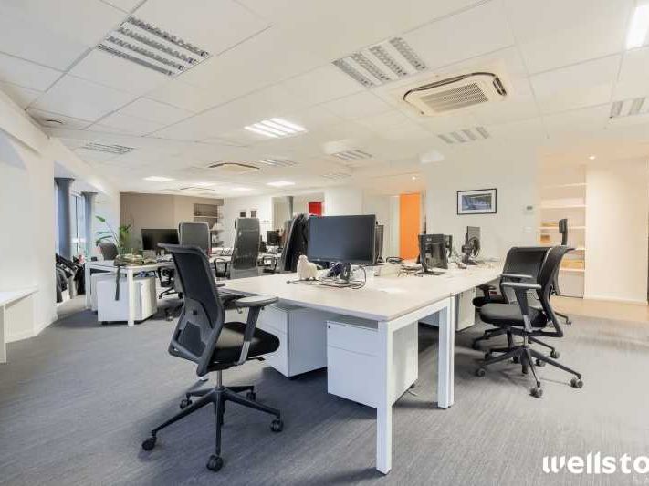 Au pied du métro Strasbourg Saint-Denis sur les G