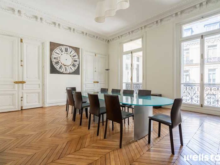 Au pied du Parc Monceau et dans un des plus beaux