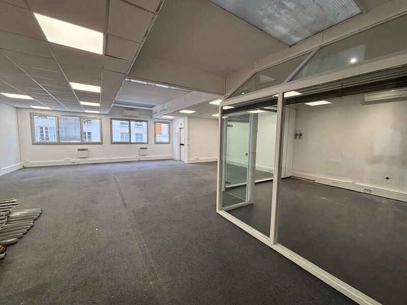 Dans un immeuble récent de bon standing, nous vou