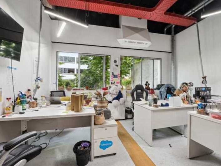 Dans un immeuble de bon standing, nous vous propo