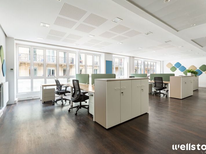 Dans un immeuble haussmannien de très bon standin