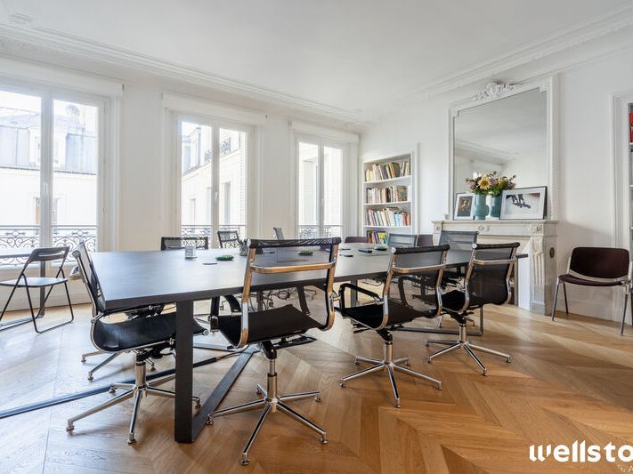 Situés à deux pas du Square Montholon et au coeur