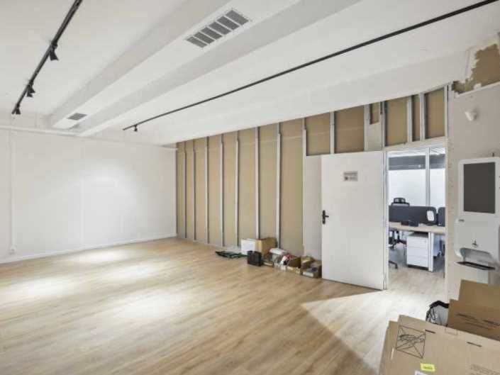 Dans un immeuble de bon standing, nous vous propo