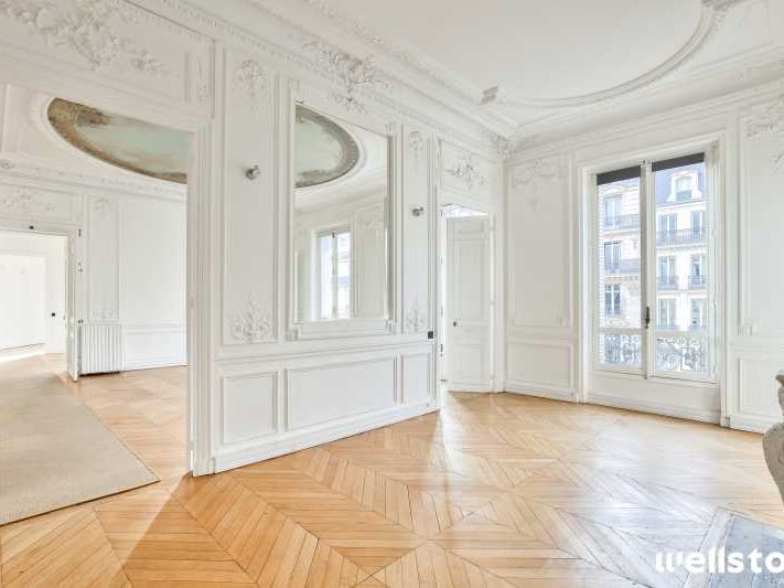 En plein coeur de l'avenue de l'Opéra, à proximit