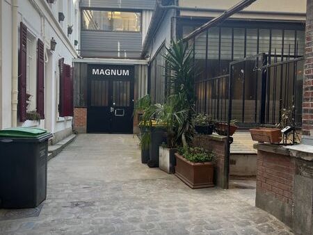 À deux pas de la place Voltaire, Wellstone vous i