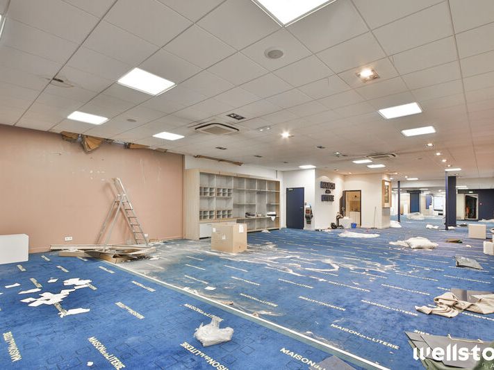 À proximité immédiate du centre commercial La Vac