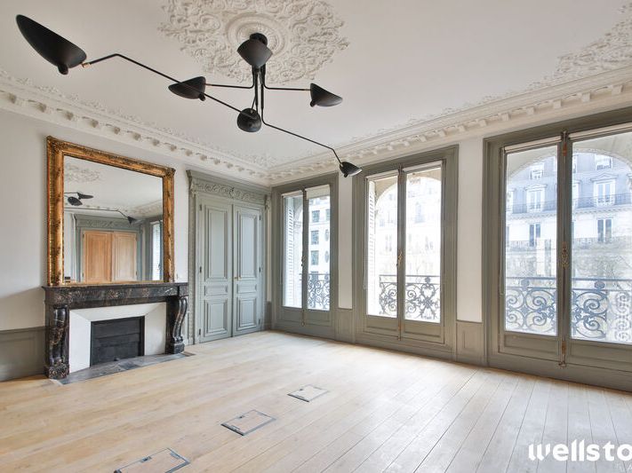 Situé au 3ème étage d'un bel immeuble situé en pl