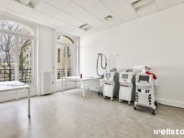 A proximité immédiate de la place Victor Hugo, We