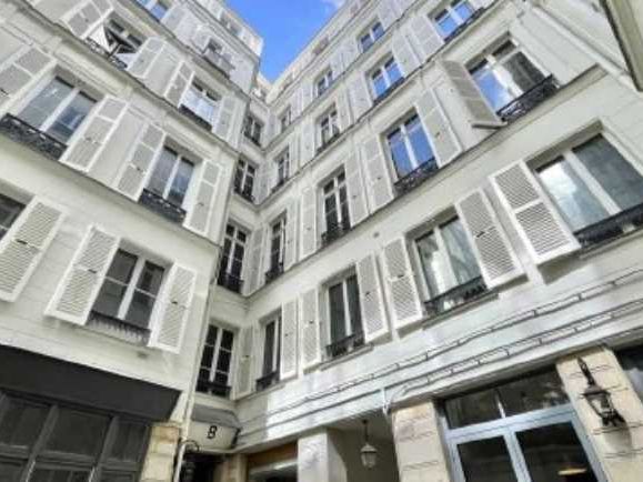 Dans un immeuble de bon standing, nous vous propo