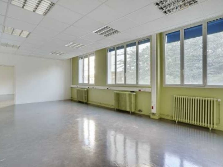 Dans un immeuble mixte de bon standing, nous vous