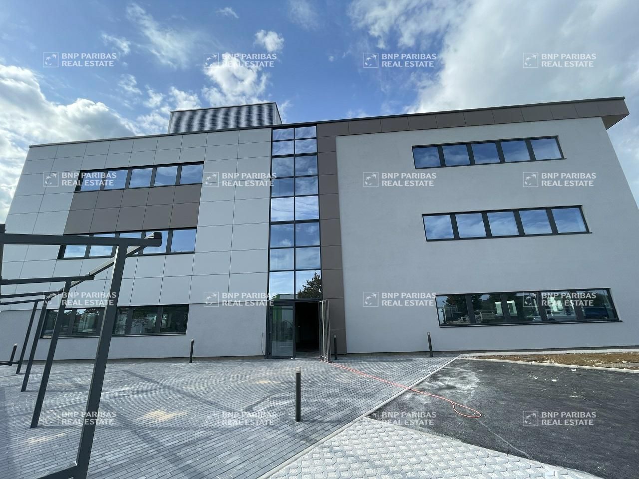 895.66 m² pour ce bureaux en location à Fontaine-lès-dijon