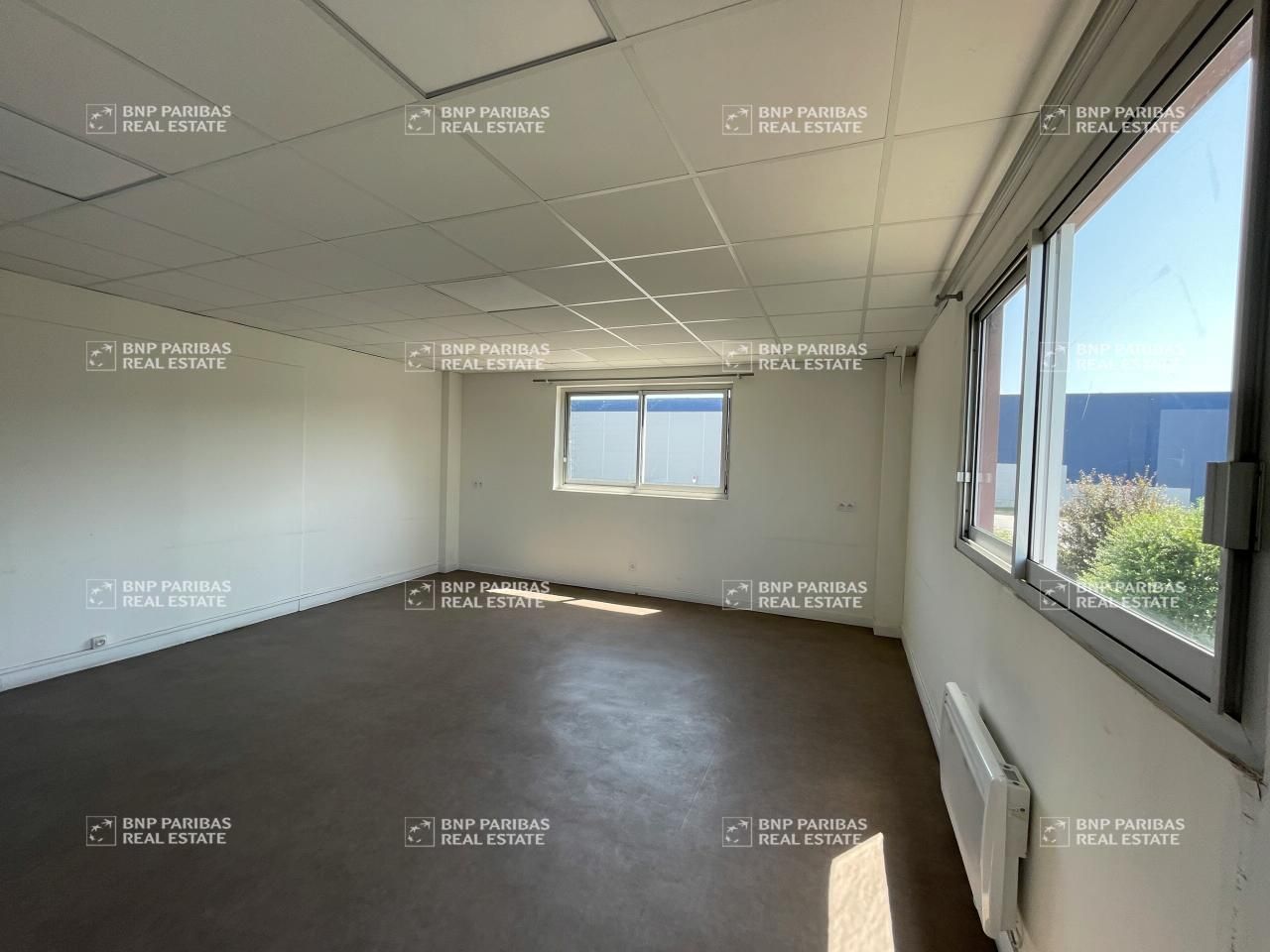 2453 m² pour ce activité en vente à Ormes