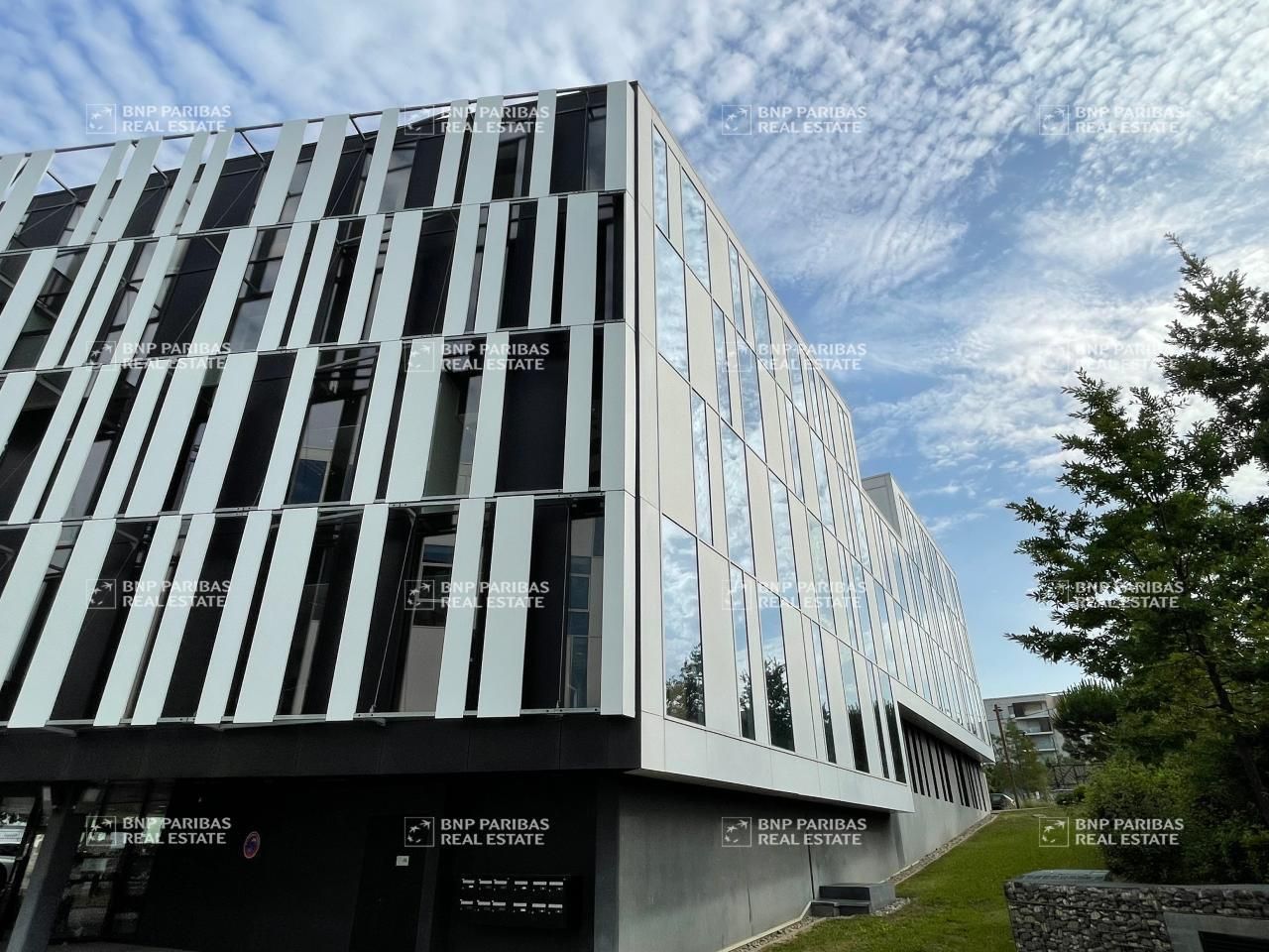 1527 m² pour ce bureaux en location à Balma