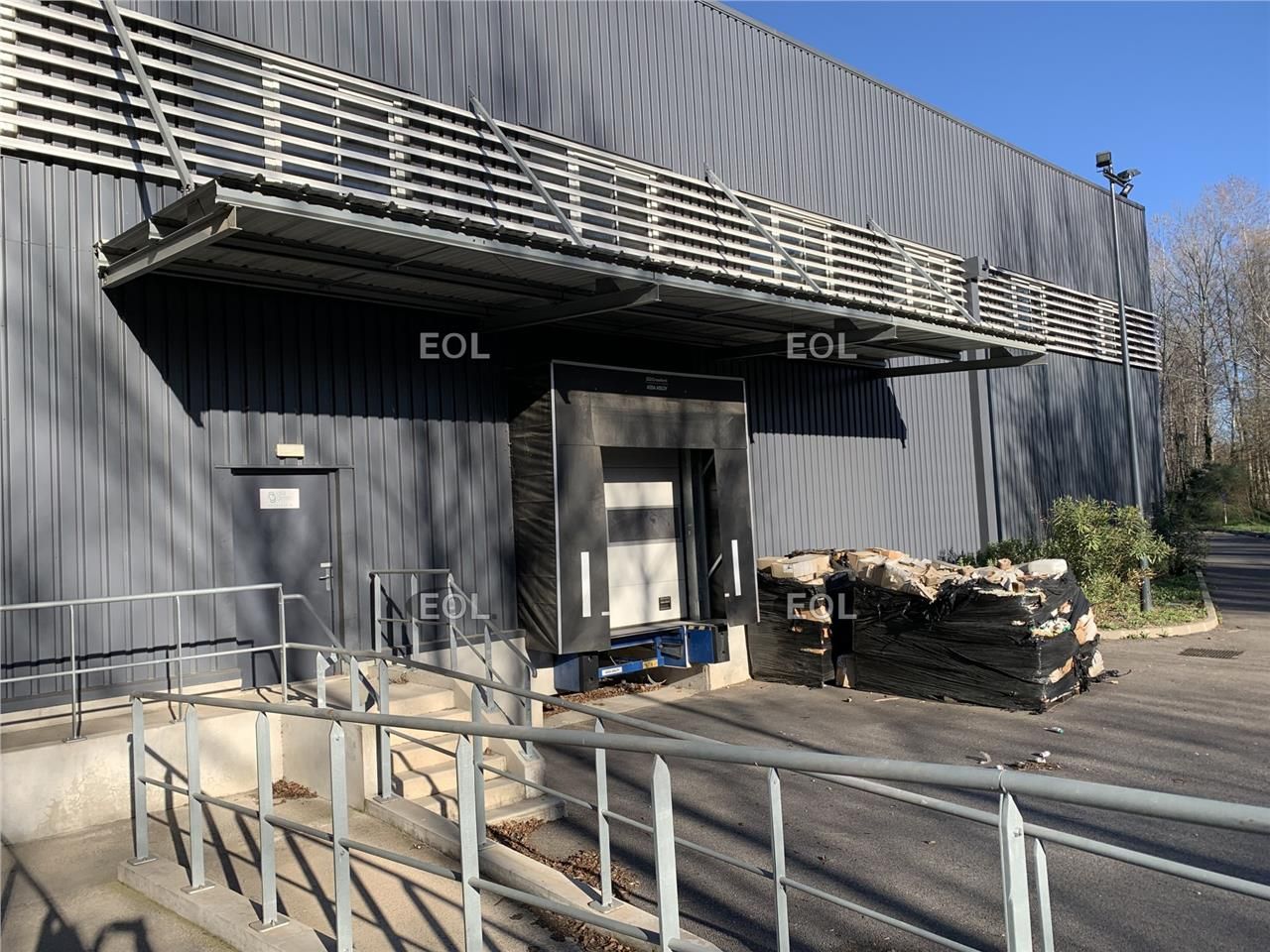 Location Entrepôt 595 m² non divisibles
