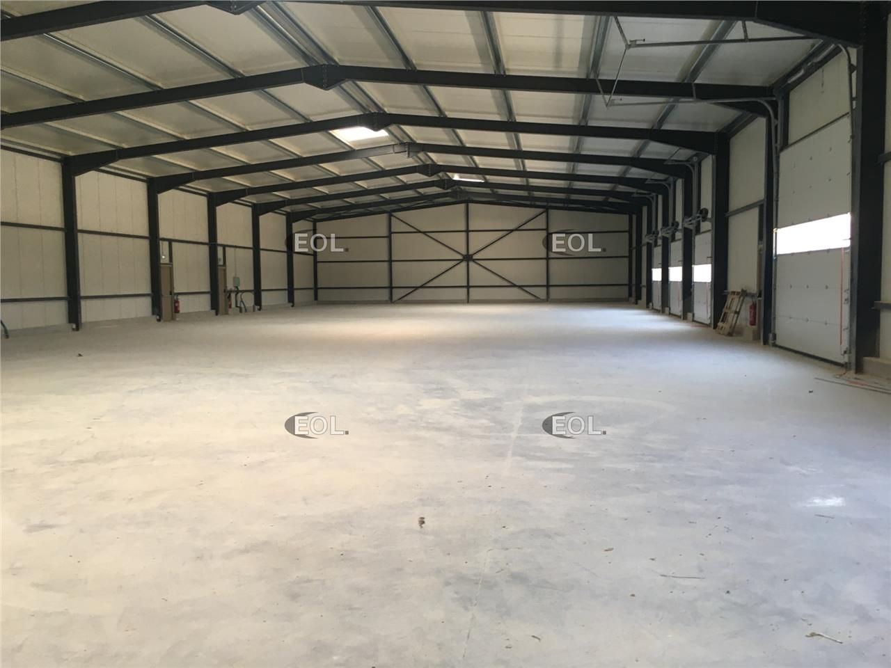 Local d'activités avec quais