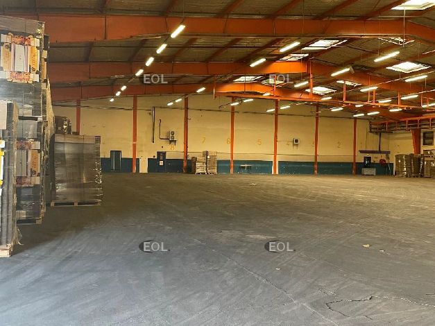 Location Entrepôt 3840 m² non divisibles