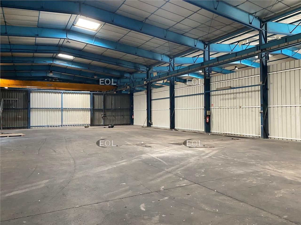 Local d'activités avec terrain à louer