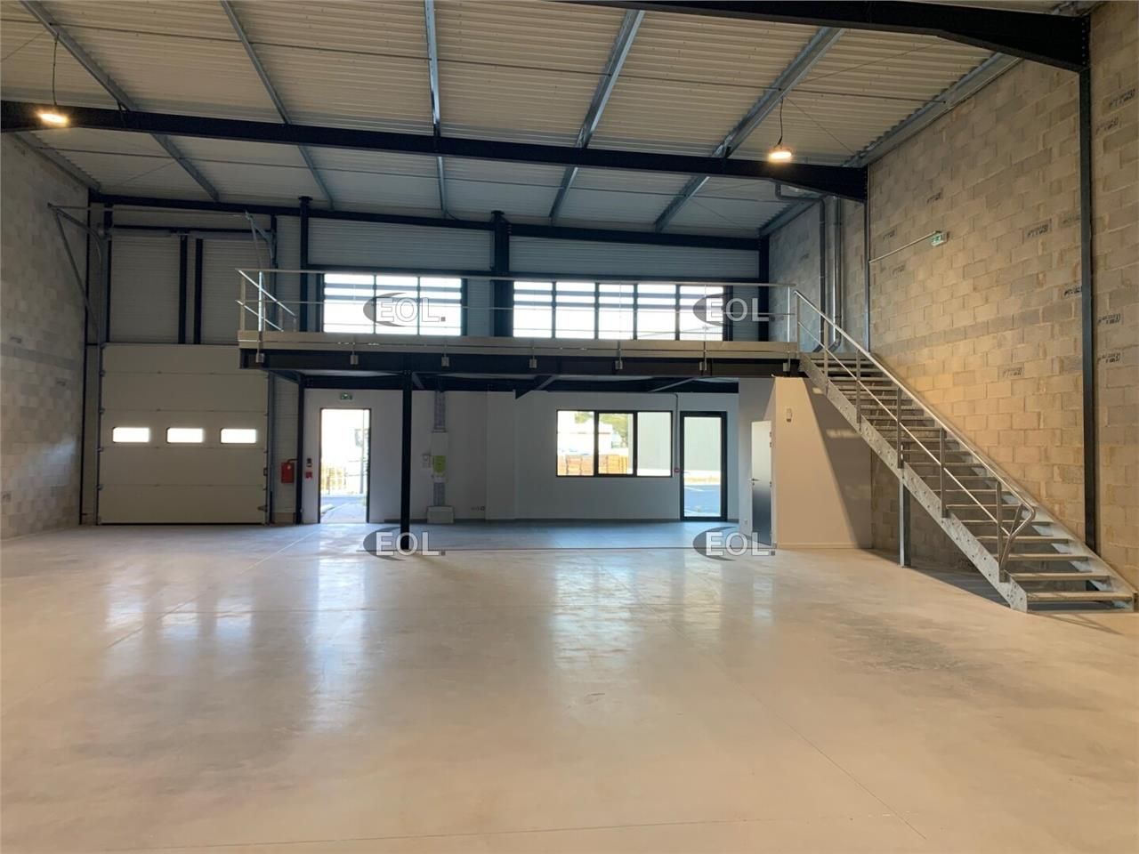 Location Local d'activités 325 m² non divisibles
