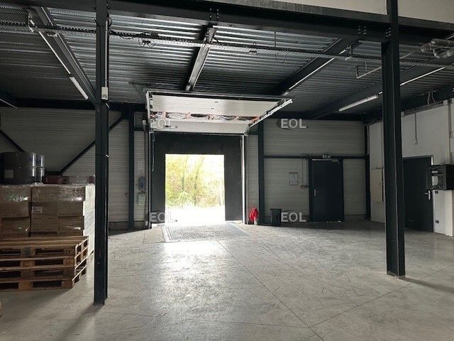 Rare sur le secteur - locaux neufs avec quai niveleur