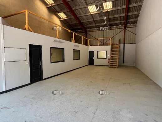 Locaux en entrée de zone d'activités de Gémenos