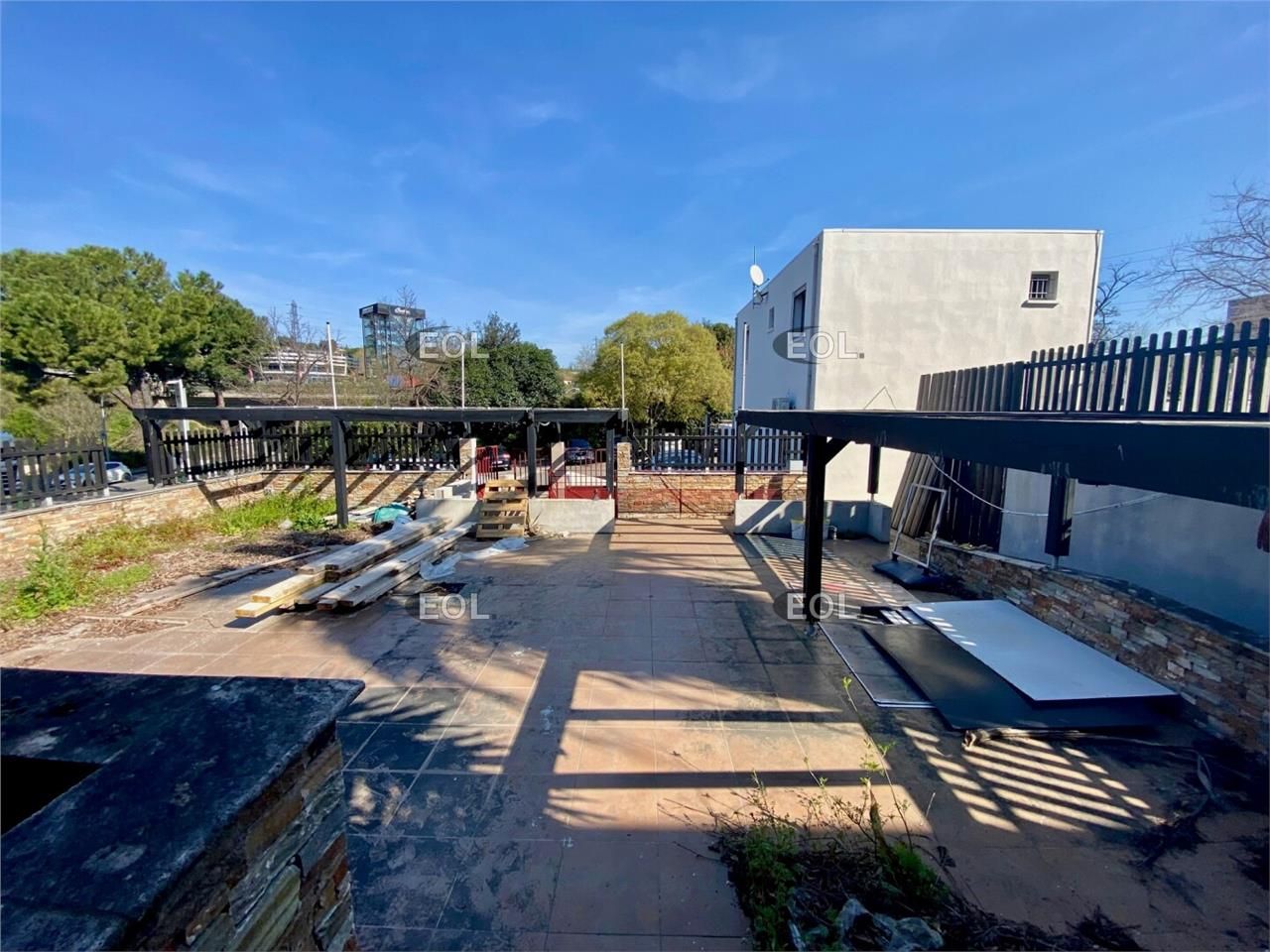 Locaux commerciaux divisibles à louer