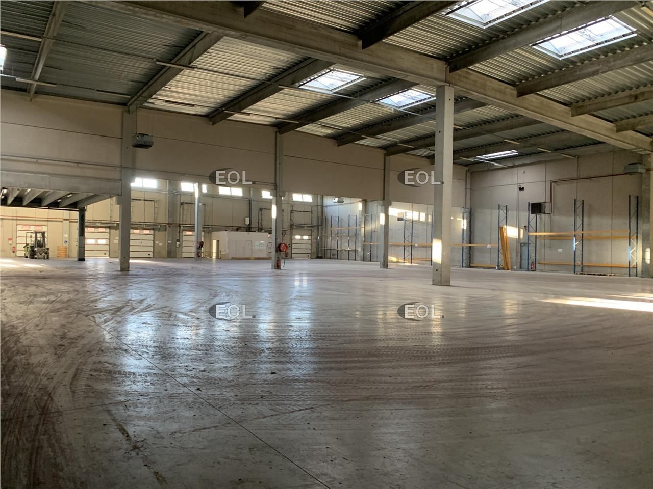 Location Entrepôt 4210 m² non divisibles