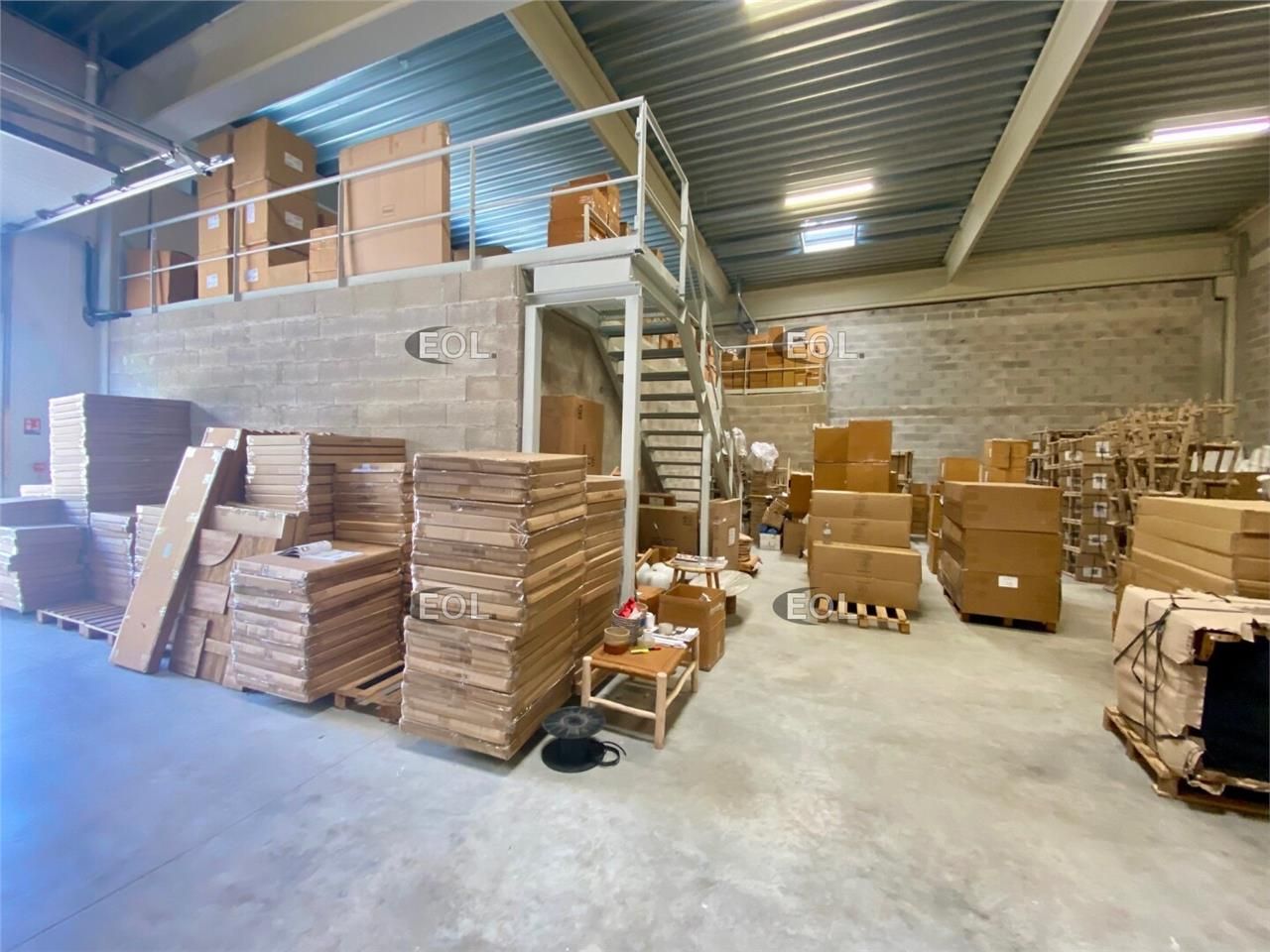 Local d'activités de 330 m² à louer