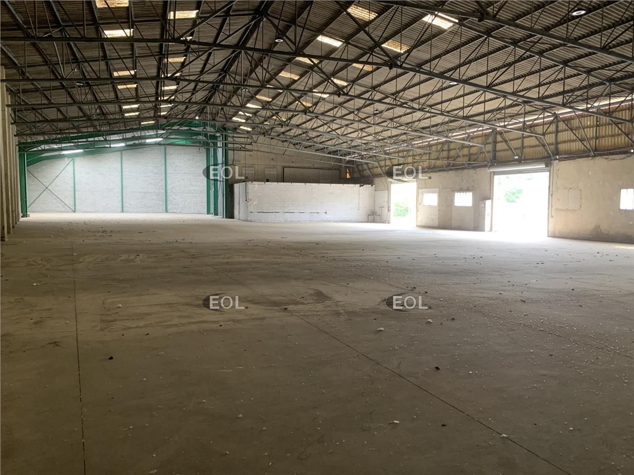Location Local d'activités 2022 m² non divisibles