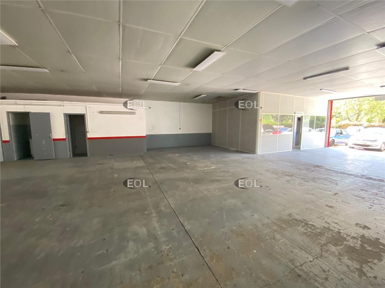 Locaux en entrée de zone d'activités de Gémenos