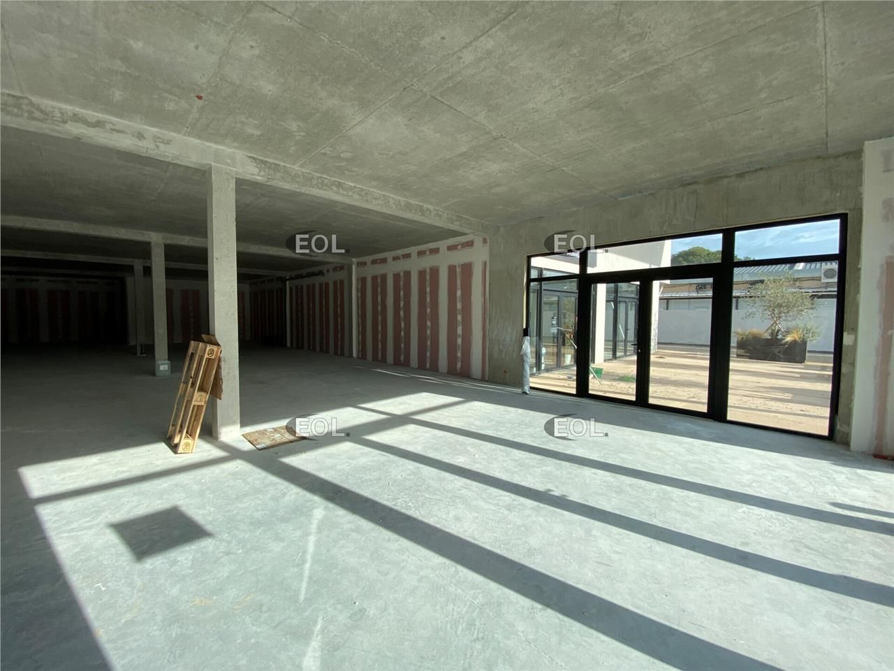 Location Local Commercial 322 m² non divisibles