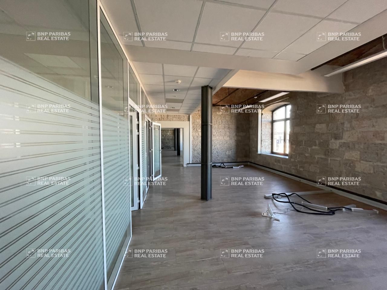 1602.8 m² pour ce bureaux en location à Marseille