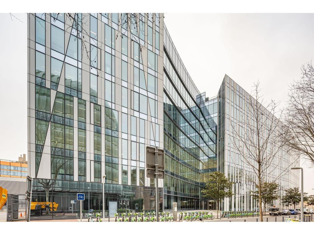 4962.4 m² pour ce bureaux en location à Issy-les-moulineaux