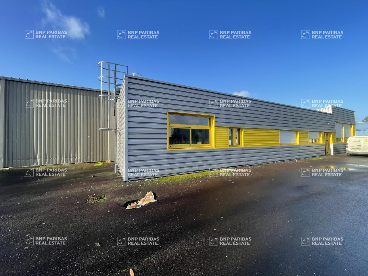 835 m² pour ce activité en vente à Maen roch