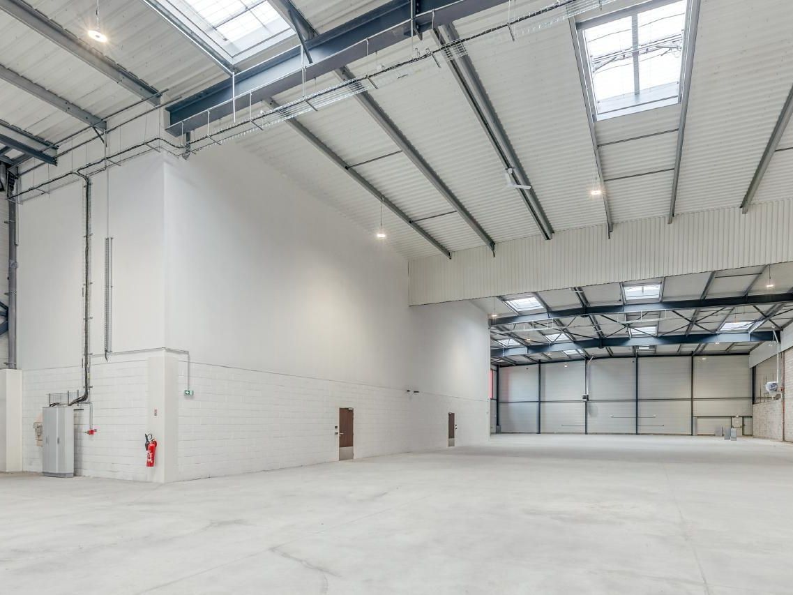 Location PME-PMI 3926 m² non divisibles 95500 Le thillay