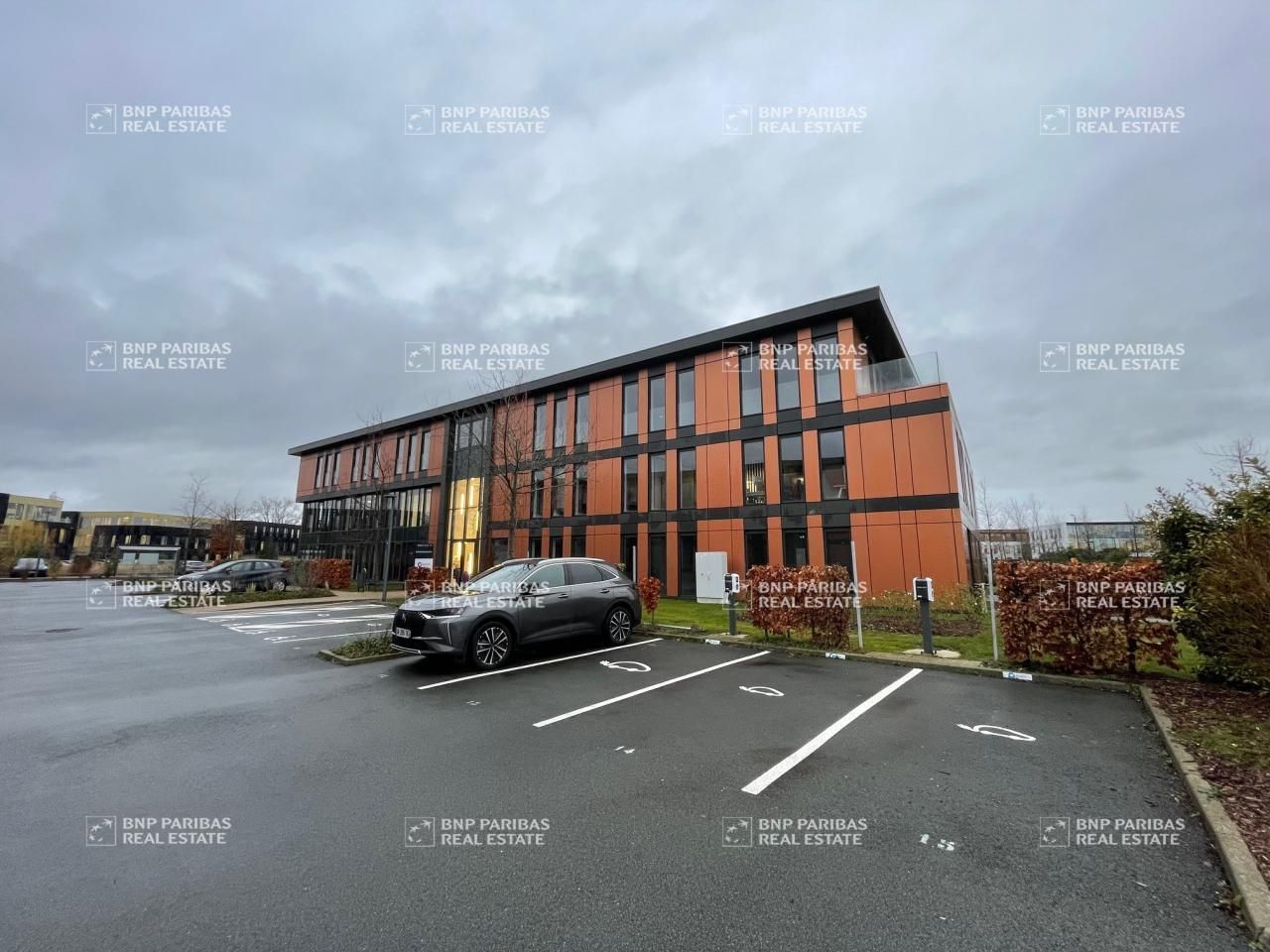 674.17 m² pour ce bureaux en location à Lesquin