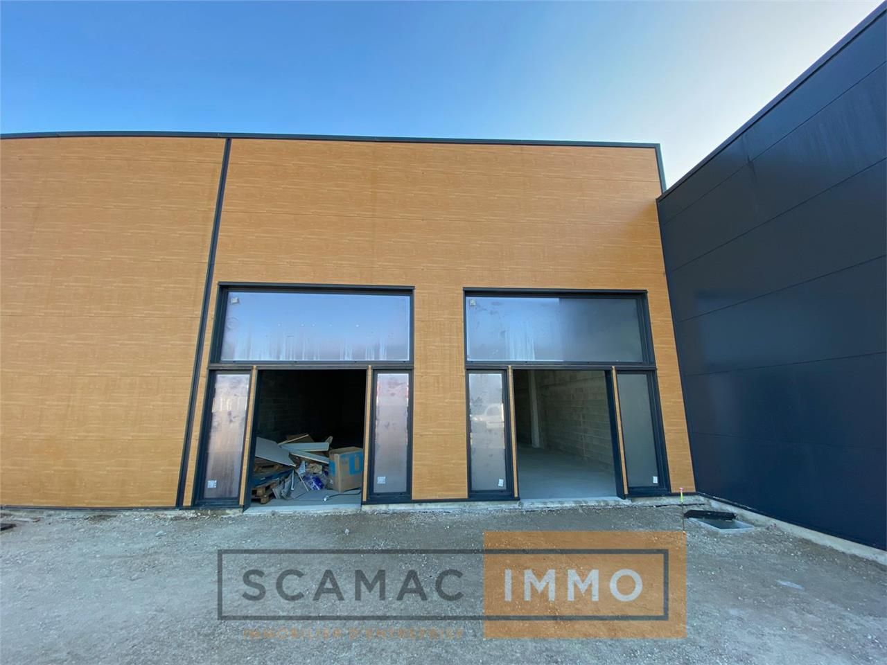 Location Local Commercial 198 m² non divisibles