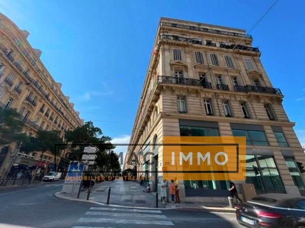 Location Local Commercial 566 m² non divisibles