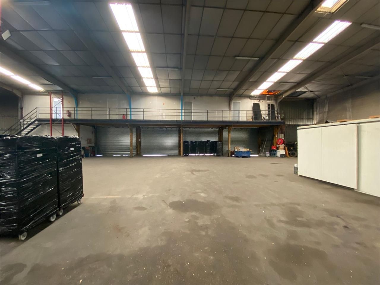 Location Entrepôt 1400 m² non divisibles