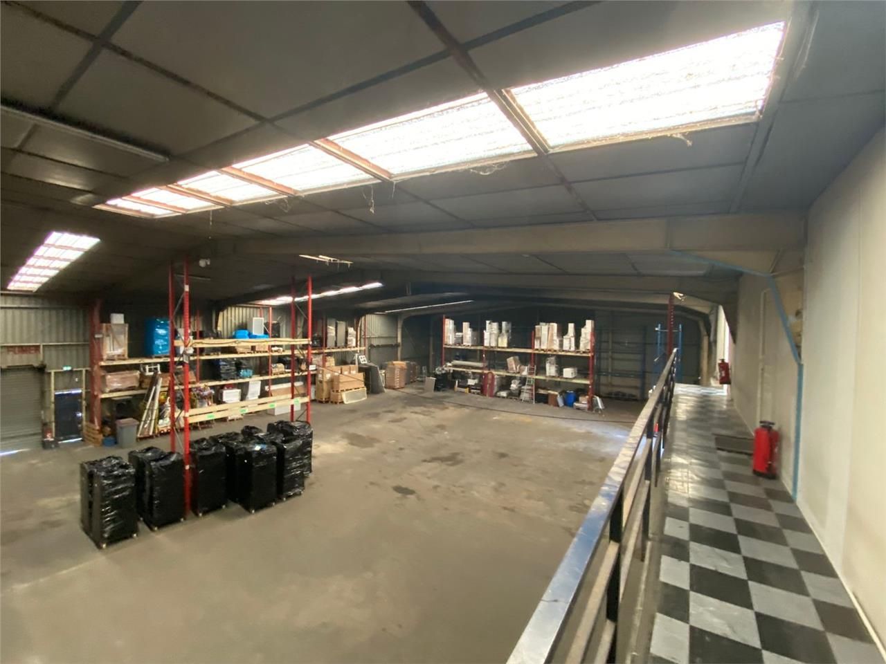 Entrepôt de 1400m²