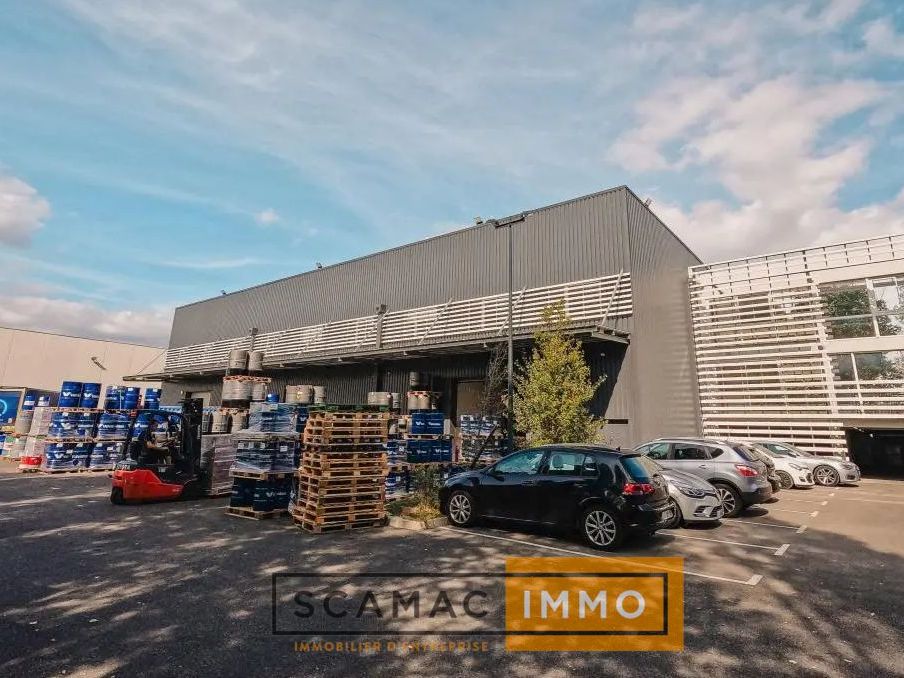 Local d'activités de 1156m²