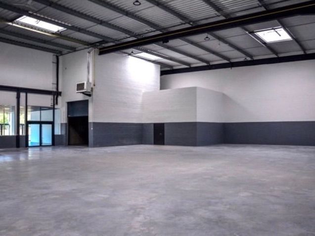 Local d'activités de 1559m²