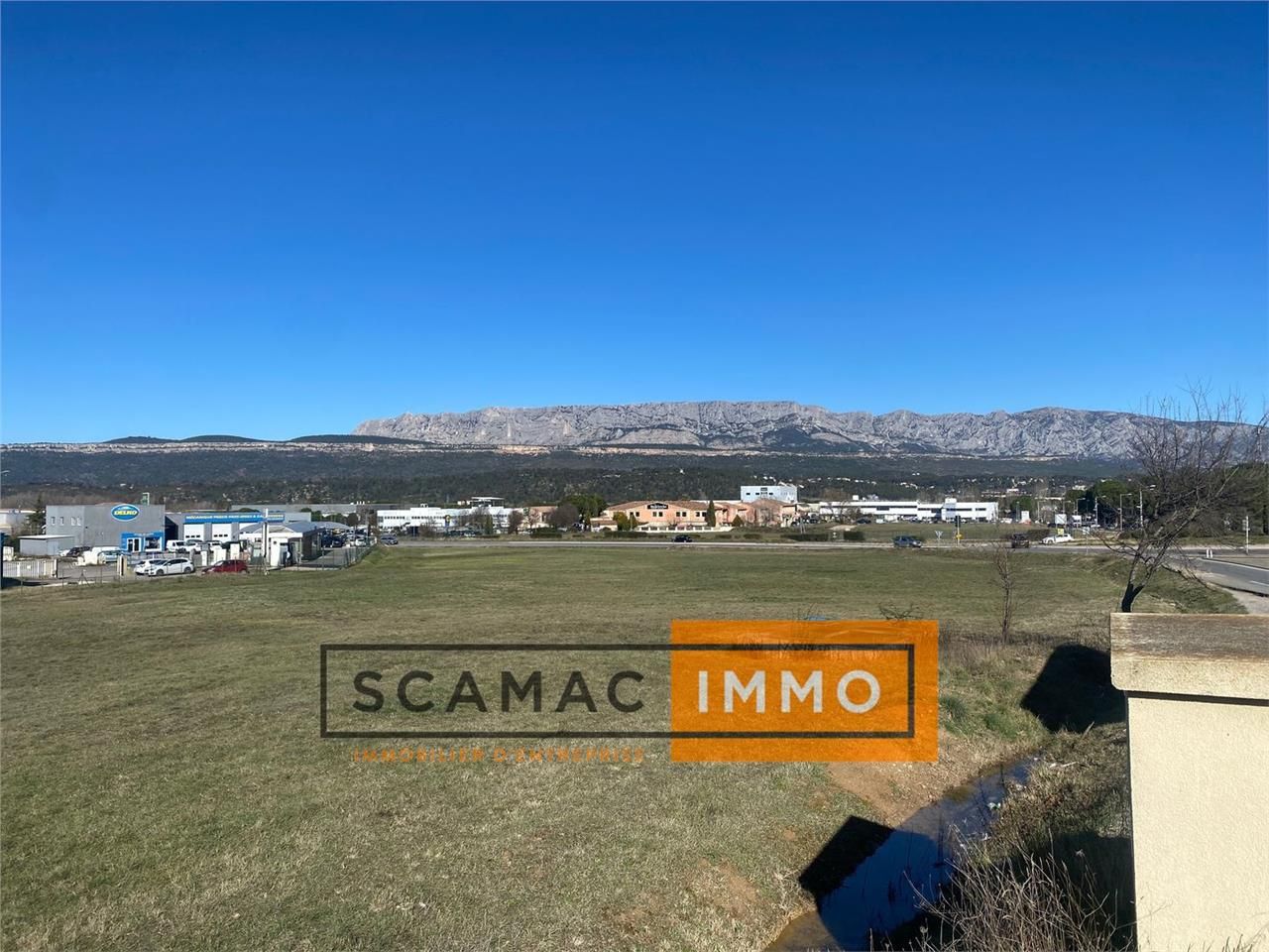 Location Entrepôt 120 m² non divisibles